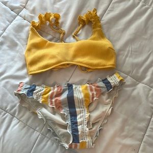Hollister swim suit, size xs bottoms and small top